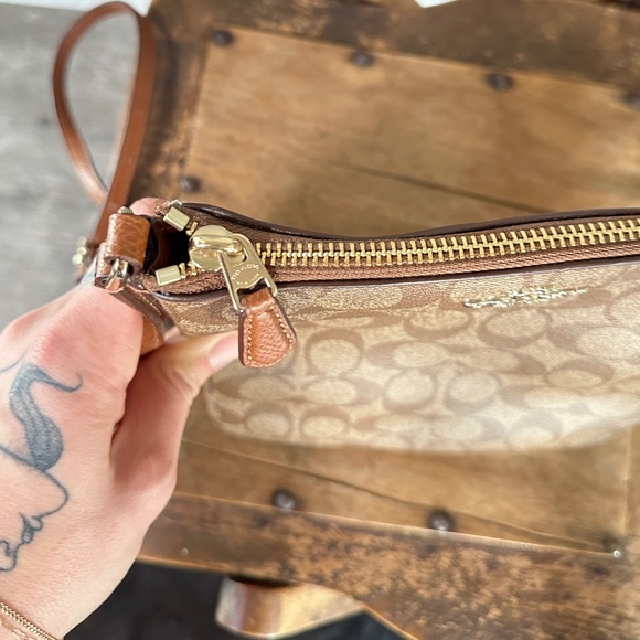 Coach messenger crossbody bag in signature canvas - Picture 6 of 10